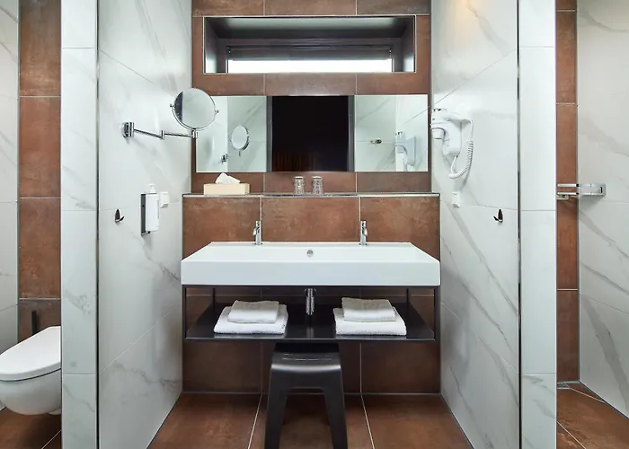 Отель Hotel Babylon Heerhugowaard - Alkmaar