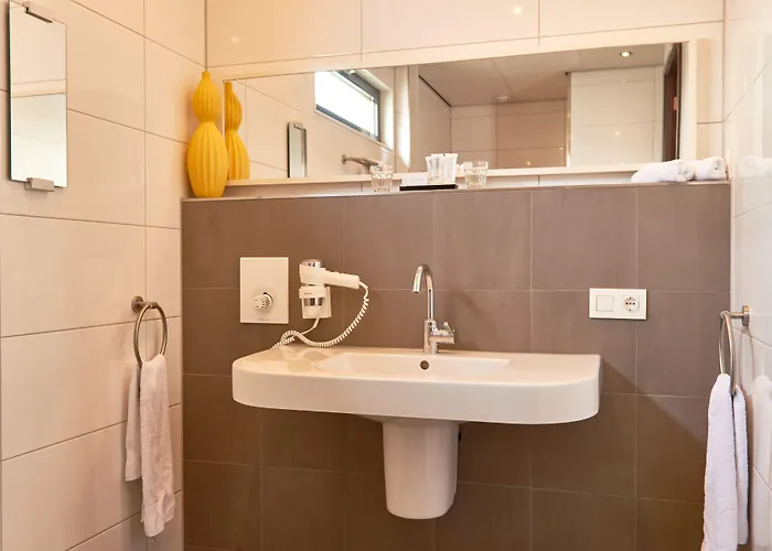 Отель Hotel Babylon Heerhugowaard - Alkmaar 4*