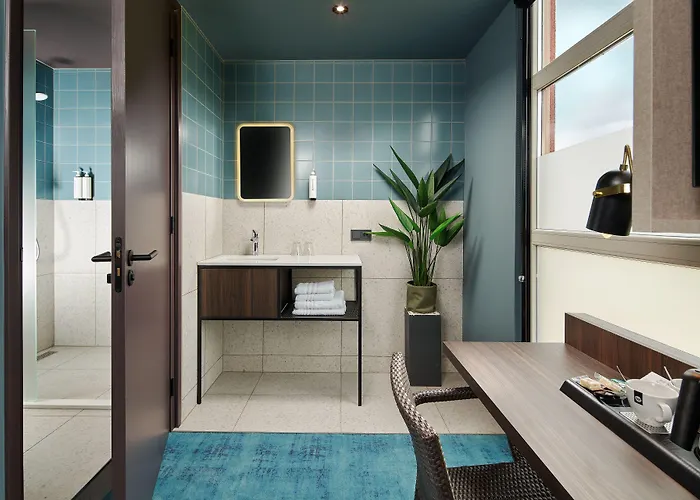 Отель Hotel Babylon Heerhugowaard - Alkmaar Херхюговард