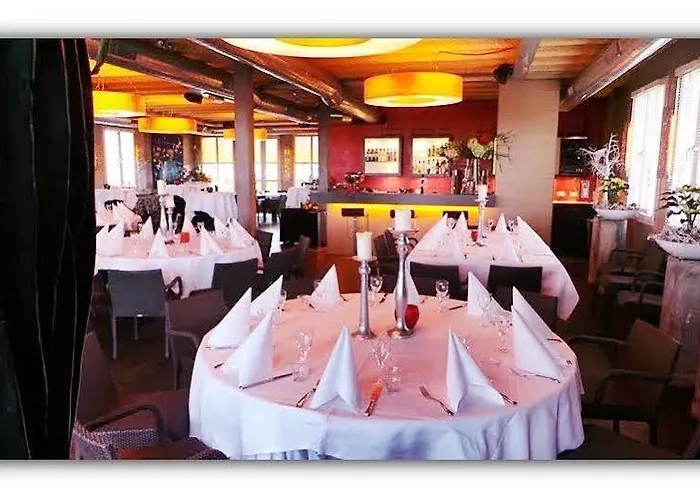 Отель Hotel Babylon Heerhugowaard - Alkmaar Херхюговард