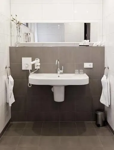 Hotel Babylon Heerhugowaard - Alkmaar Отель Херхюговард